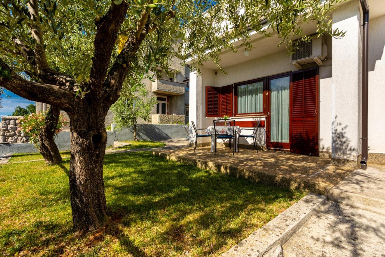 Apartments Belavic By El-Pi Tours นยีวีเซ ภายนอก รูปภาพ