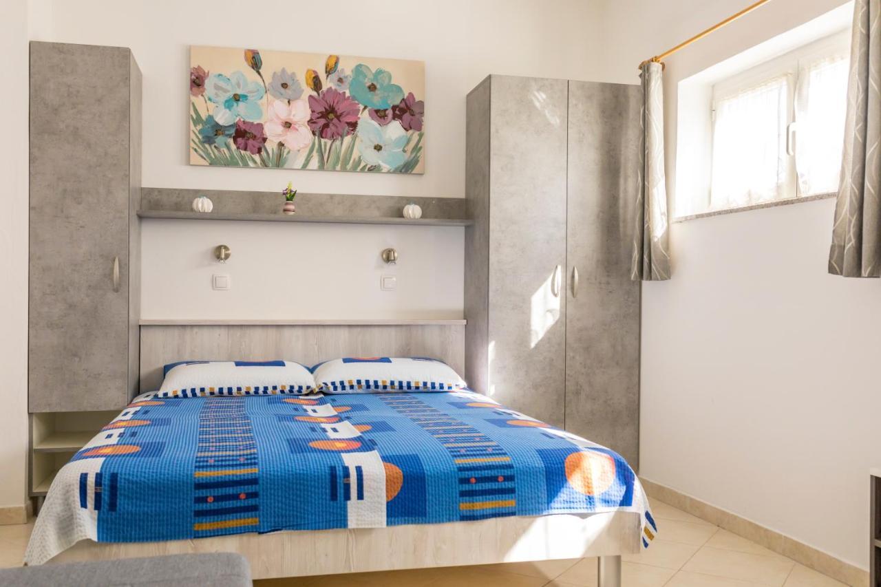 Apartments Belavic By El-Pi Tours นยีวีเซ ภายนอก รูปภาพ
