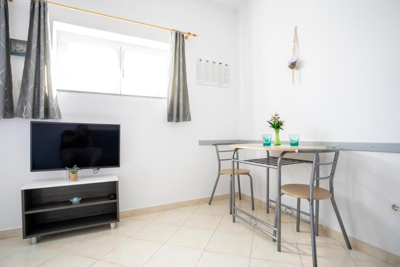 Apartments Belavic By El-Pi Tours นยีวีเซ ภายนอก รูปภาพ