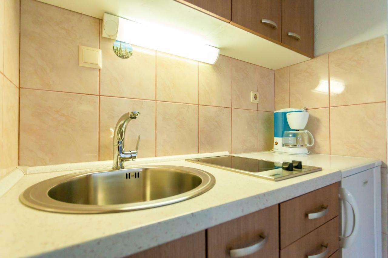 Apartments Belavic By El-Pi Tours นยีวีเซ ภายนอก รูปภาพ