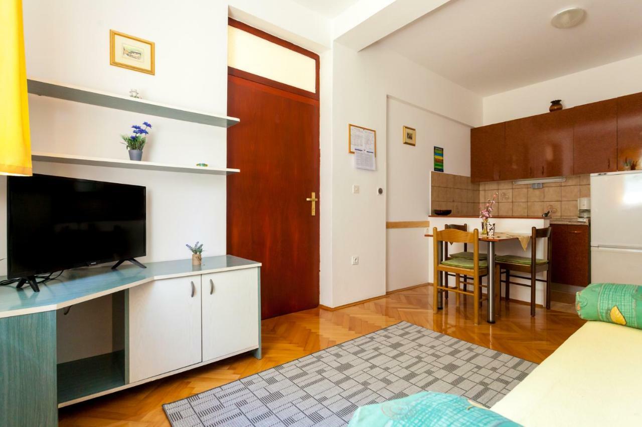 Apartments Belavic By El-Pi Tours นยีวีเซ ภายนอก รูปภาพ