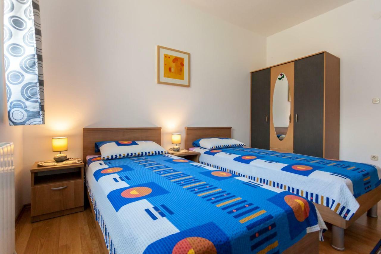 Apartments Belavic By El-Pi Tours นยีวีเซ ภายนอก รูปภาพ