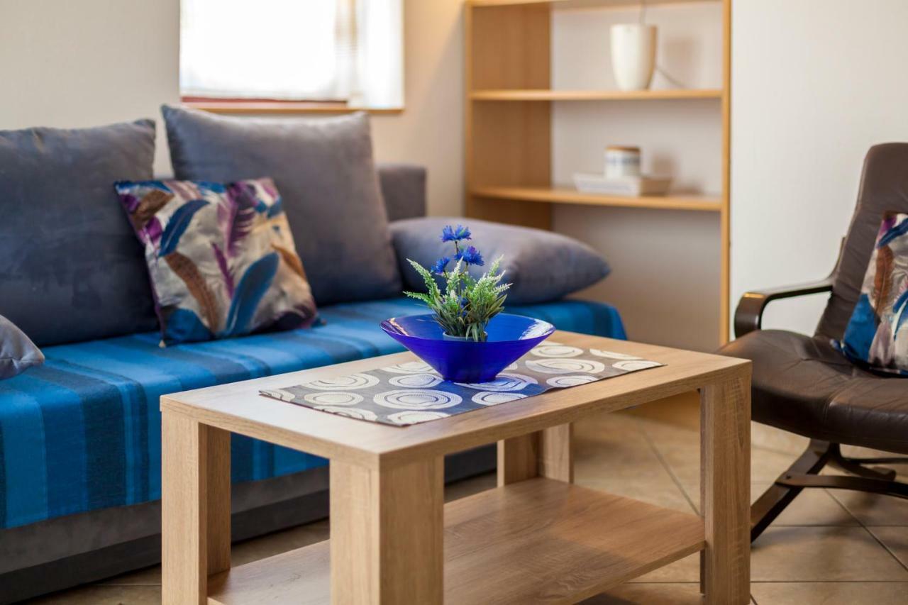 Apartments Belavic By El-Pi Tours นยีวีเซ ภายนอก รูปภาพ