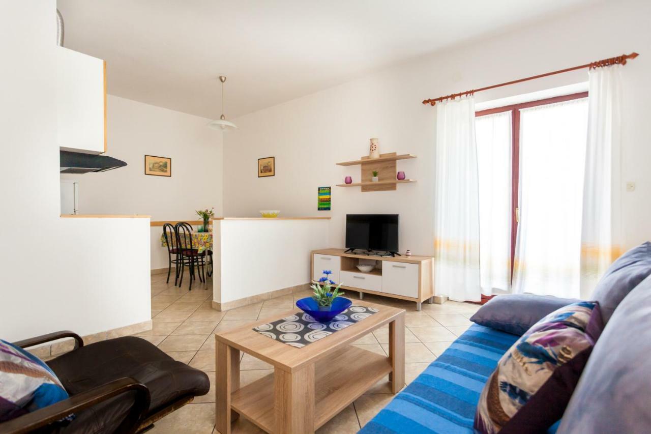 Apartments Belavic By El-Pi Tours นยีวีเซ ภายนอก รูปภาพ