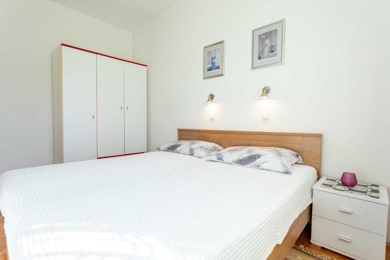 Apartments Belavic By El-Pi Tours นยีวีเซ ภายนอก รูปภาพ