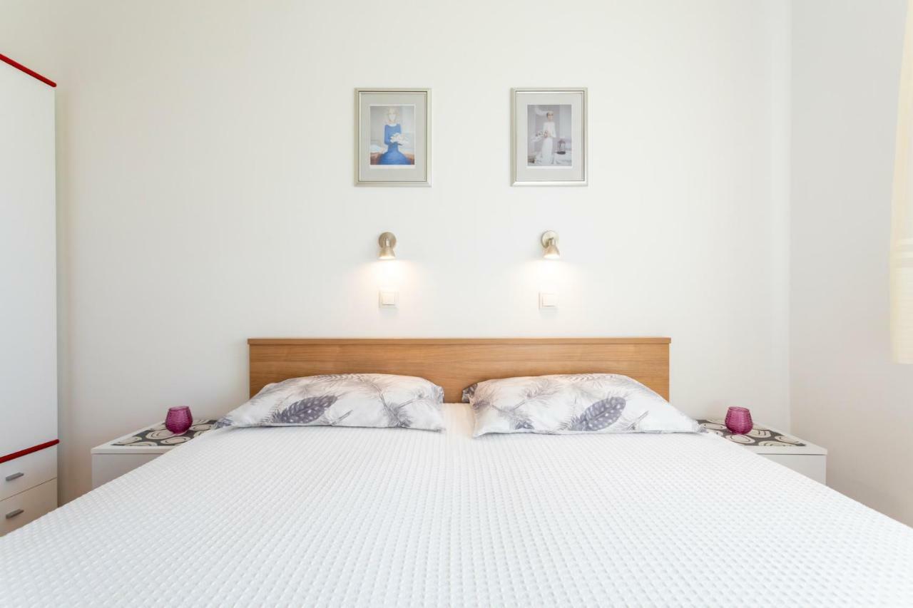 Apartments Belavic By El-Pi Tours นยีวีเซ ภายนอก รูปภาพ